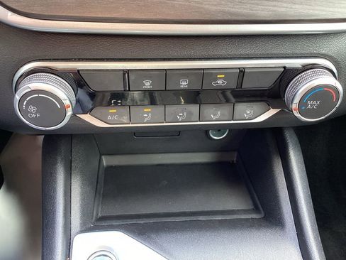 Used 2025 Nissan Altima 2.5 SV FWD image 18