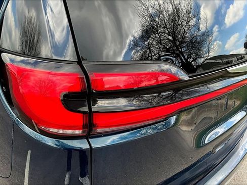 Used 2023 Chrysler Pacifica Touring-L FWD image 22
