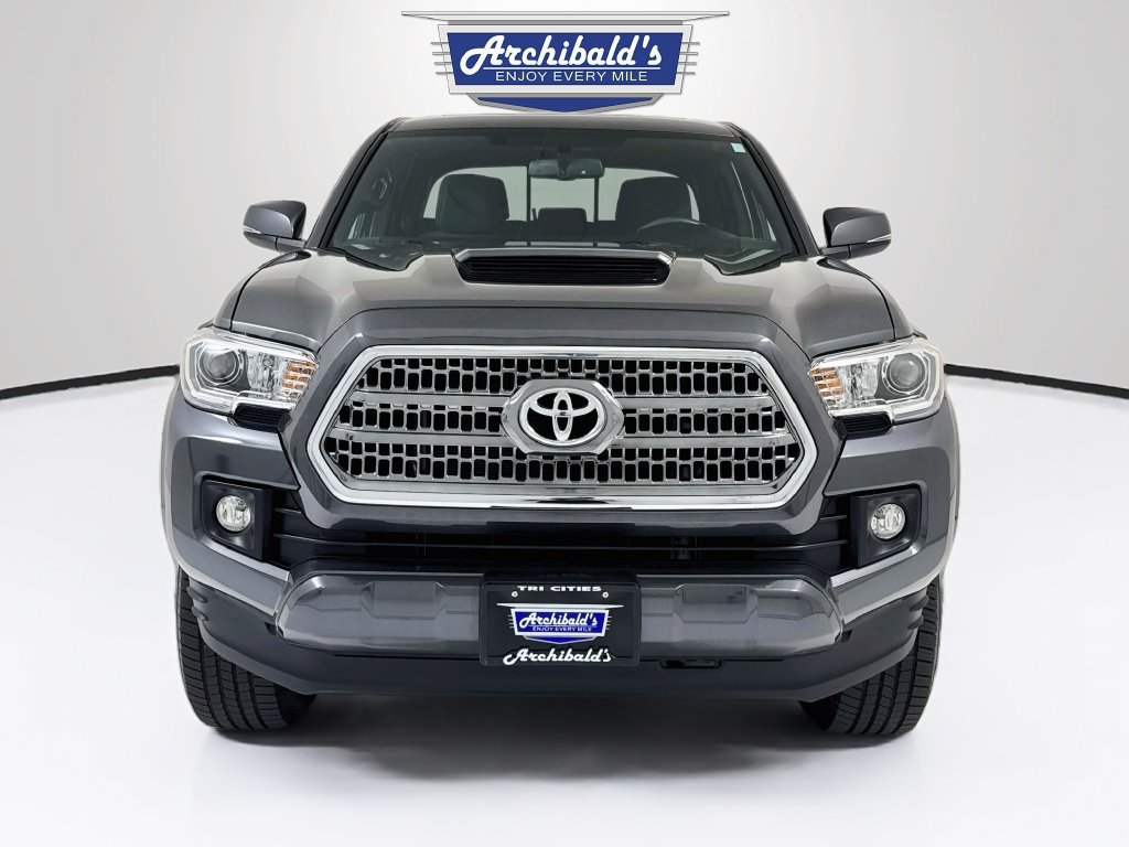 Used 2017 Toyota Tacoma TRD Sport w/ Premium & Technology Package AWD/4WD image 2