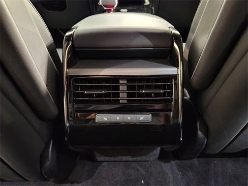 Used 2025 Land Rover Range Rover Sport SE image 30