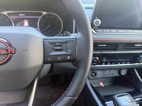 Used 2025 Nissan Rogue SV AWD/4WD image 19