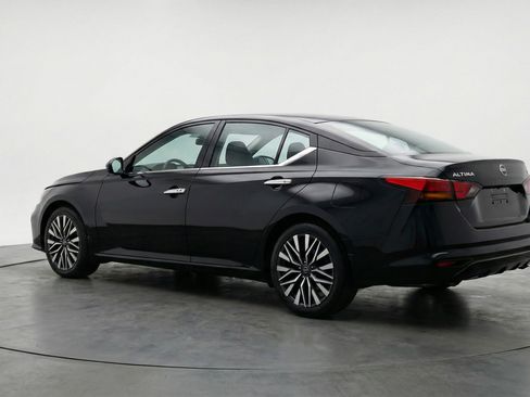Used 2025 Nissan Altima 2.5 SV image 6