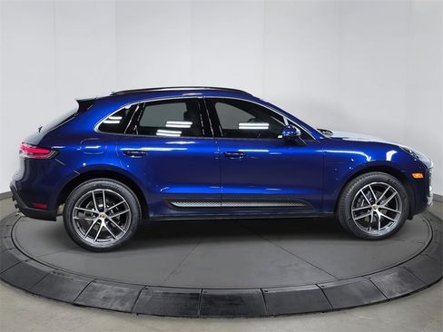 Used 2024 Porsche Macan image 8
