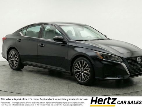 Used 2025 Nissan Altima 2.5 SV image 1