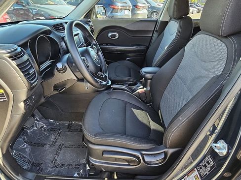 Used 2018 Kia Soul + image 24