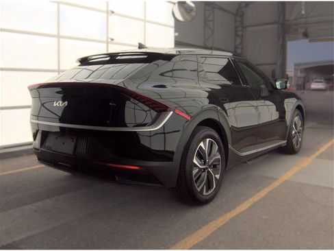 Used 2024 Kia EV6 Light AWD/4WD image 3