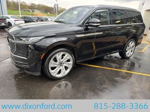 Used 2025 Lincoln Navigator Reserve AWD/4WD image 3