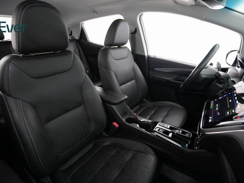 Used 2022 Chevrolet Bolt LT w/ Infotainment Package image 10