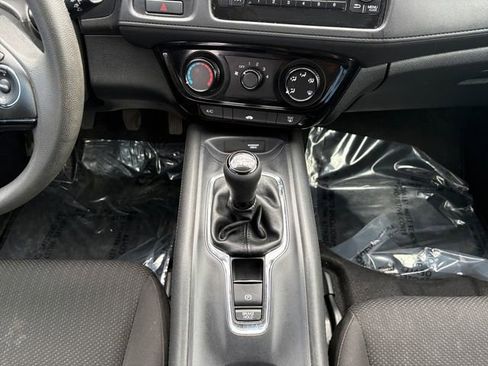 Used 2018 Honda HR-V LX image 11