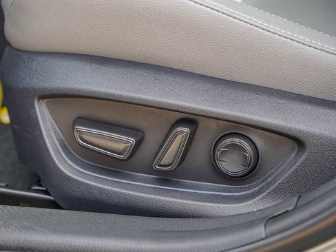 Used 2025 Toyota Camry SE image 24