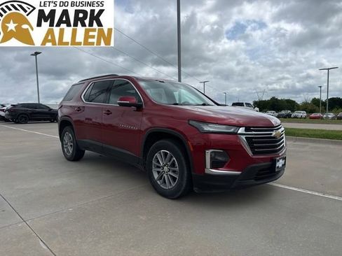 Used 2023 Chevrolet Traverse LT FWD image 1
