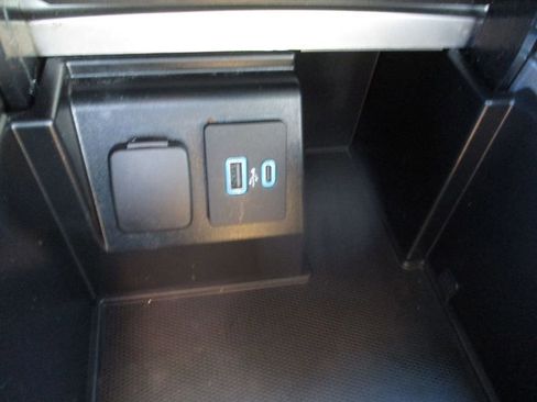 Used 2020 Ford Explorer XLT image 19