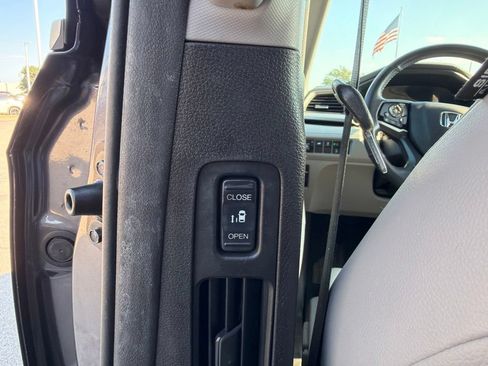 Used 2019 Honda Odyssey EX-L image 19