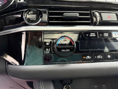 Used 2025 Nissan Pathfinder Platinum FWD image 30