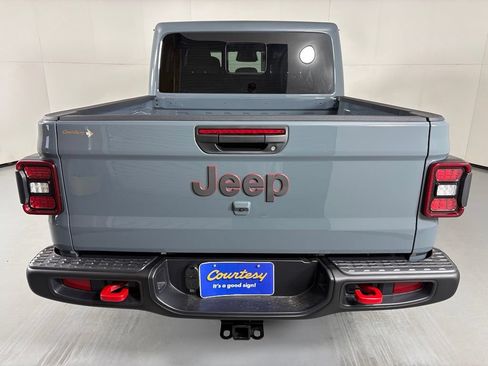 New 2026 Jeep Gladiator Rubicon w/ Steel Power Dome Hood Package AWD/4WD image 7