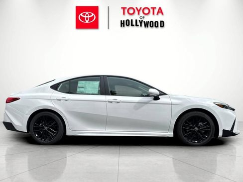 New 2026 Toyota Camry SE FWD image 3