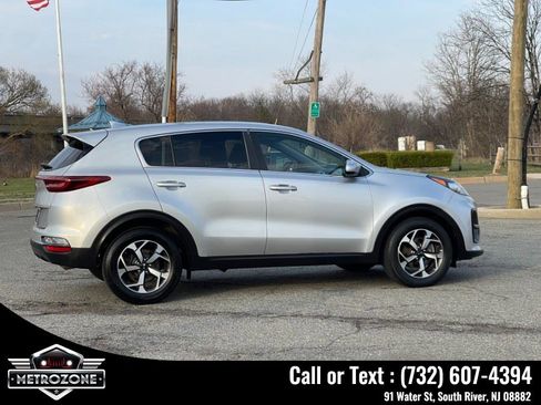 Used 2020 Kia Sportage LX image 9