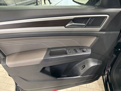 Certified 2021 Volkswagen Atlas SE w/ Panoramic Sunroof Package image 10