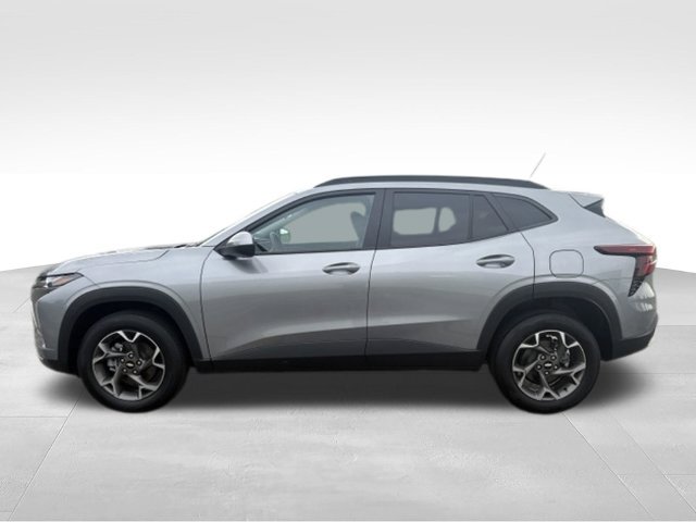 Used 2025 Chevrolet Trax LT w/ Driver Confidence Package FWD image 13