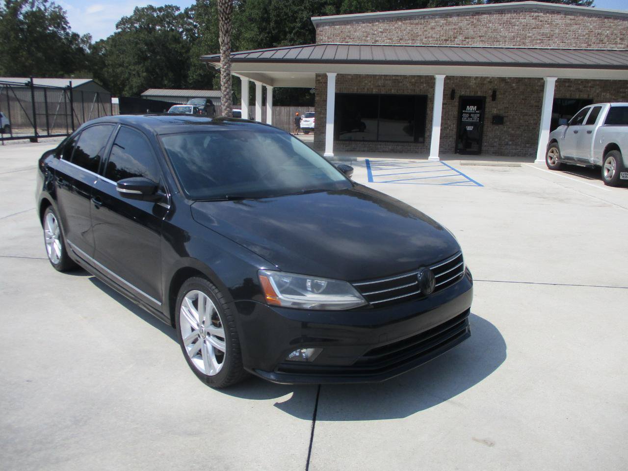 Used 2017 Volkswagen Jetta SEL FWD image 3