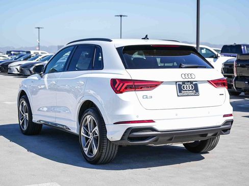 Used 2025 Audi Q3 2.0T Premium w/ Convenience Plus Package AWD/4WD image 9