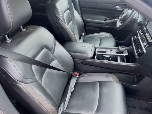 Used 2022 Nissan Pathfinder SL FWD image 29