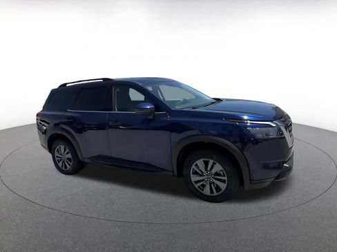 Used 2025 Nissan Pathfinder SV FWD image 2