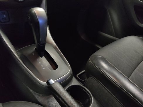 Used 2022 Chevrolet Trax LT AWD/4WD image 26