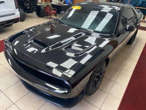 Used 2020 Dodge Challenger R/T Scat Pack RWD image 1