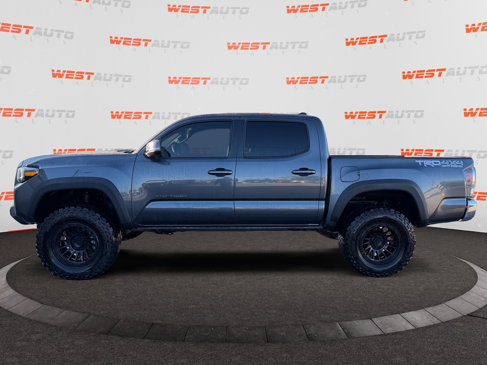 Used 2023 Toyota Tacoma TRD Off-Road AWD/4WD image 2