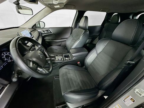 Used 2024 Mitsubishi Outlander SE image 13