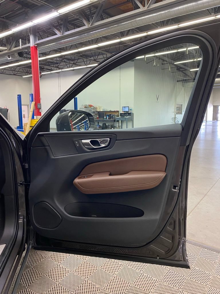 Used 2022 Volvo XC60 B5 Momentum AWD/4WD image 22
