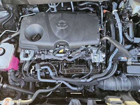 Used 2024 Toyota Highlander XLE image 31