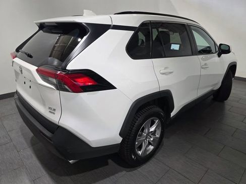 Used 2025 Toyota RAV4 XLE AWD/4WD image 5