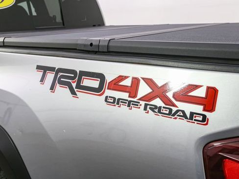Used 2019 Toyota Tacoma TRD Off-Road AWD/4WD image 8