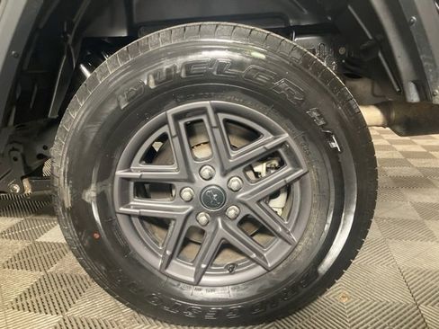 Used 2021 Jeep Gladiator Sport image 23