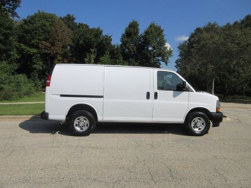 Used 2021 Chevrolet Express 2500 w/ Driver Convenience Package RWD image 6