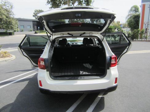 Used 2017 Subaru Outback 2.5i Limited image 10