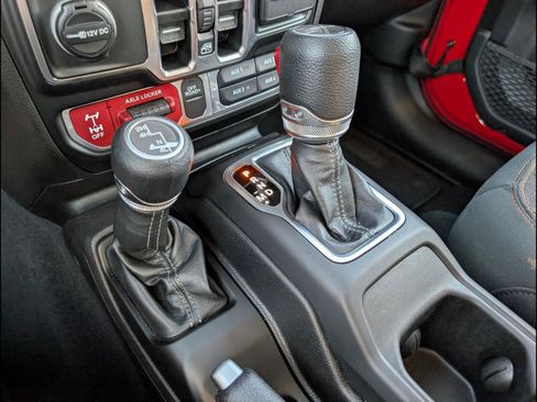 Used 2026 Jeep Gladiator Mojave AWD/4WD image 21