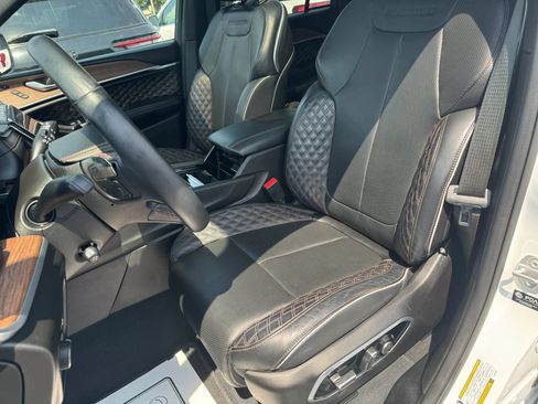 Used 2022 Jeep Grand Cherokee Summit AWD/4WD image 5