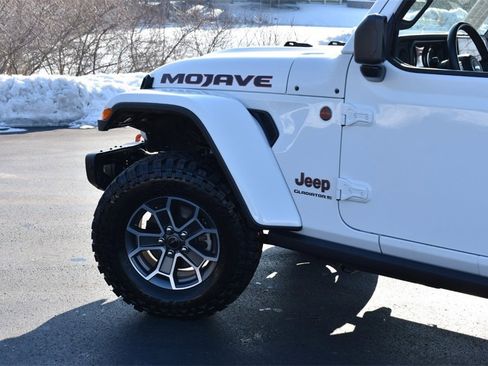 Used 2024 Jeep Gladiator Mojave image 10