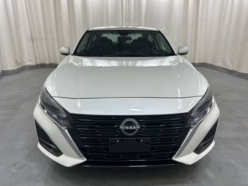 Used 2023 Nissan Altima 2.5 SV FWD image 8