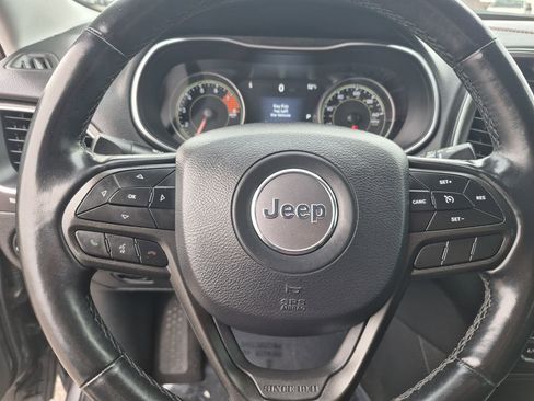 Used 2019 Jeep Cherokee Trailhawk w/ Cold Weather Group image 19