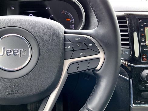 Used 2022 Jeep Grand Cherokee Limited image 23