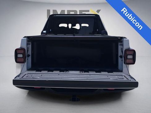 Used 2024 Jeep Gladiator Rubicon w/ Technology Group AWD/4WD image 15