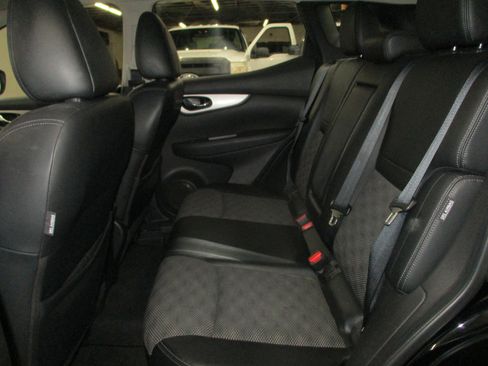 Used 2020 Nissan Rogue Sport SV w/ Technology Package image 27