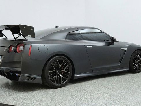 Used 2019 Nissan GT-R AWD/4WD image 5