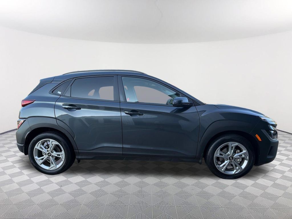 Used 2022 Hyundai Kona SEL w/ Convenience Package FWD image 4