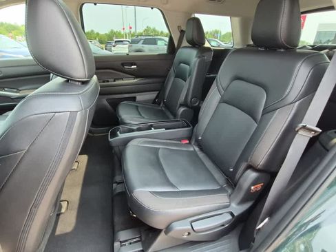 Used 2023 Nissan Pathfinder SL w/ SL Premium Package AWD/4WD image 8