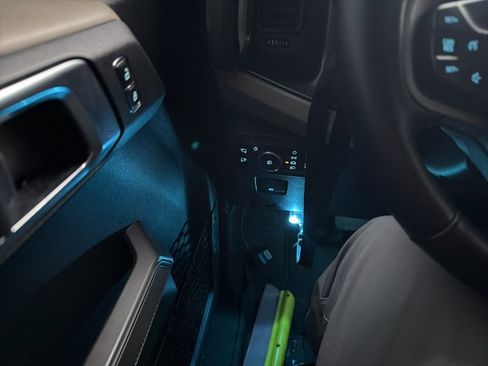 Used 2023 Ford Bronco Wildtrak image 16